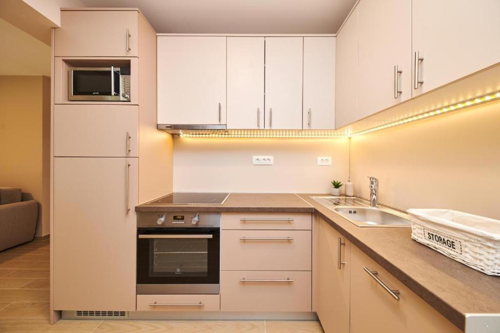 Apartments Martello Garden โปเรช ภายนอก รูปภาพ