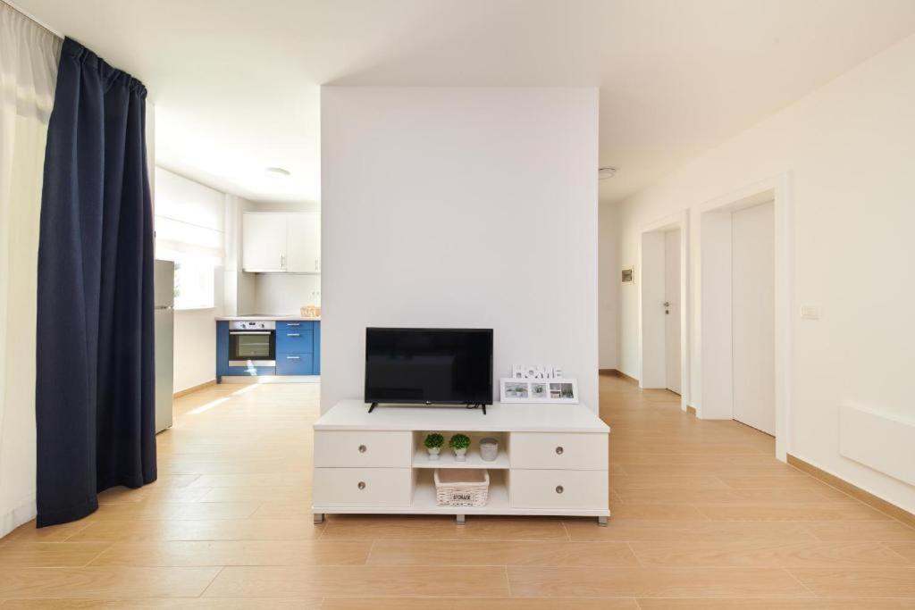 Apartments Martello Garden โปเรช ภายนอก รูปภาพ