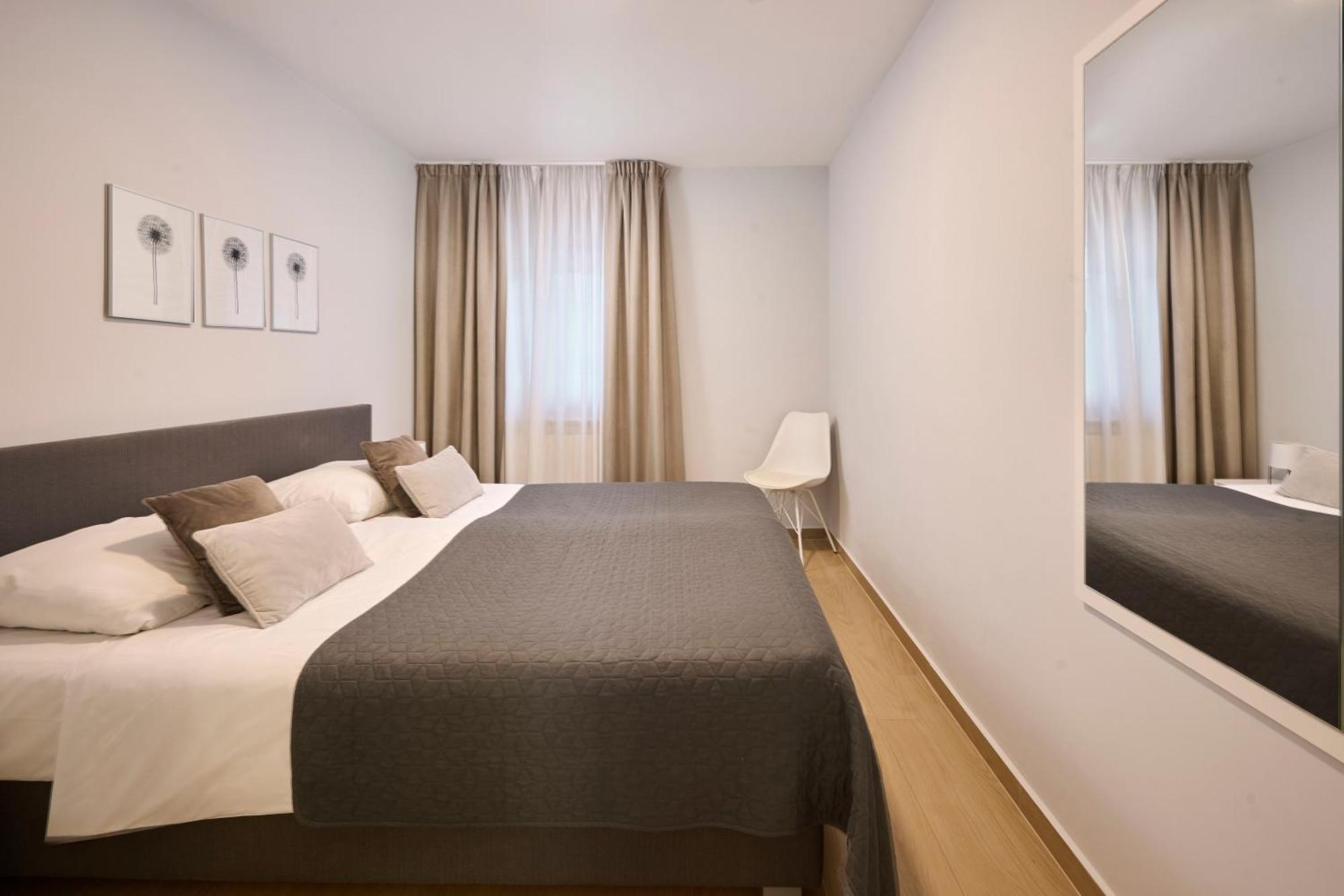 Apartments Martello Garden โปเรช ภายนอก รูปภาพ
