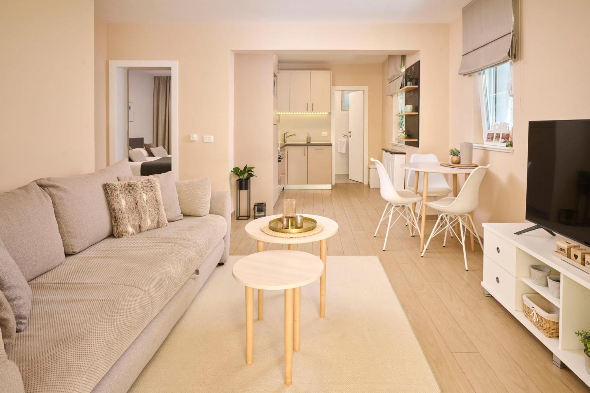 Apartments Martello Garden โปเรช ภายนอก รูปภาพ