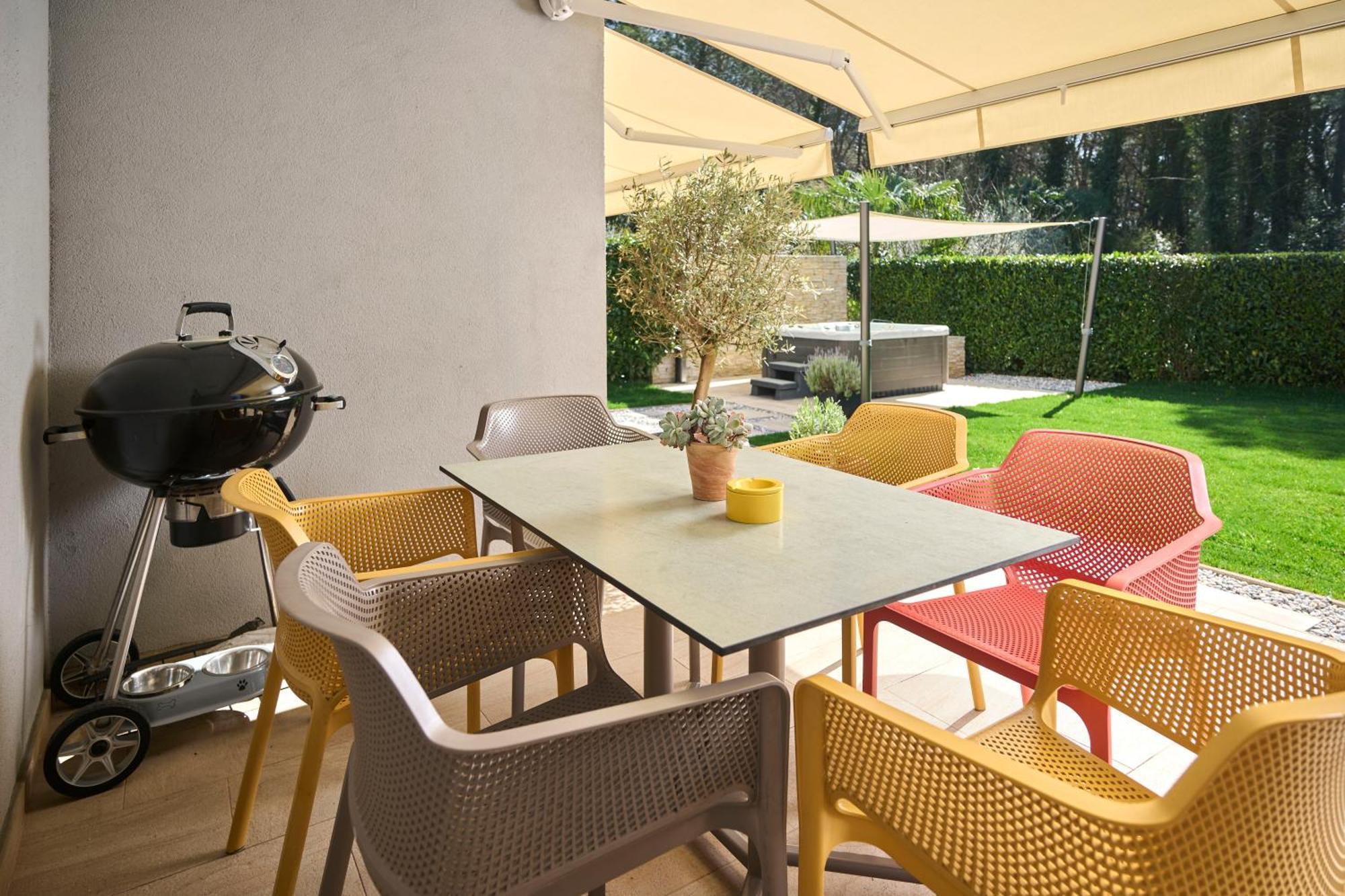 Apartments Martello Garden โปเรช ภายนอก รูปภาพ